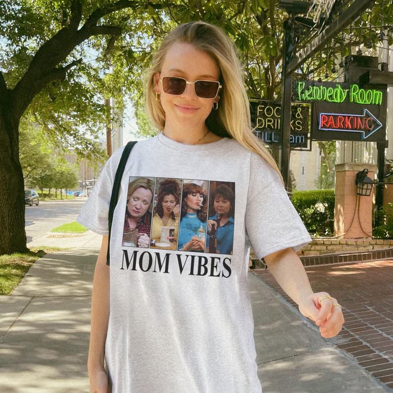 Mom Vibes 70s Retro Graphic T-Shirt/Sweatshirt/Hoodie